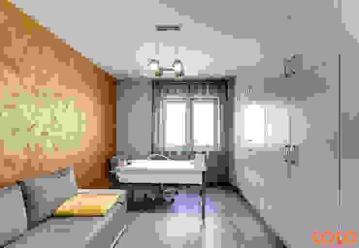 Escritórios minimalistas por COCO Pracownia projektowania wnętrz Minimalista