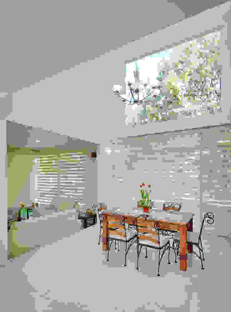 el comedor Excelencia en Diseño Comedores de estilo moderno
