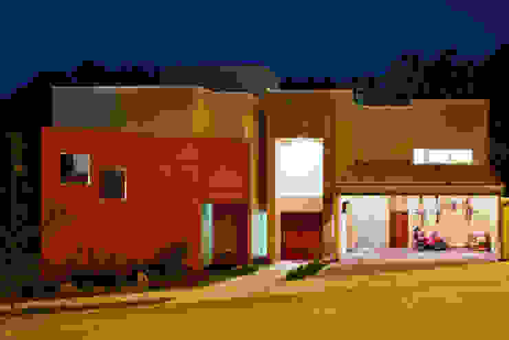 fachada Excelencia en Diseño Casas de estilo moderno