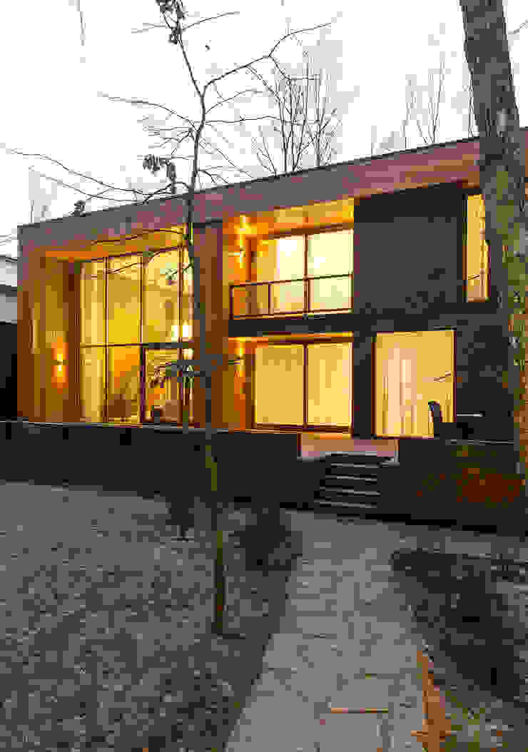 ALEXANDER ZHIDKOV ARCHITECT Rumah Gaya Skandinavia