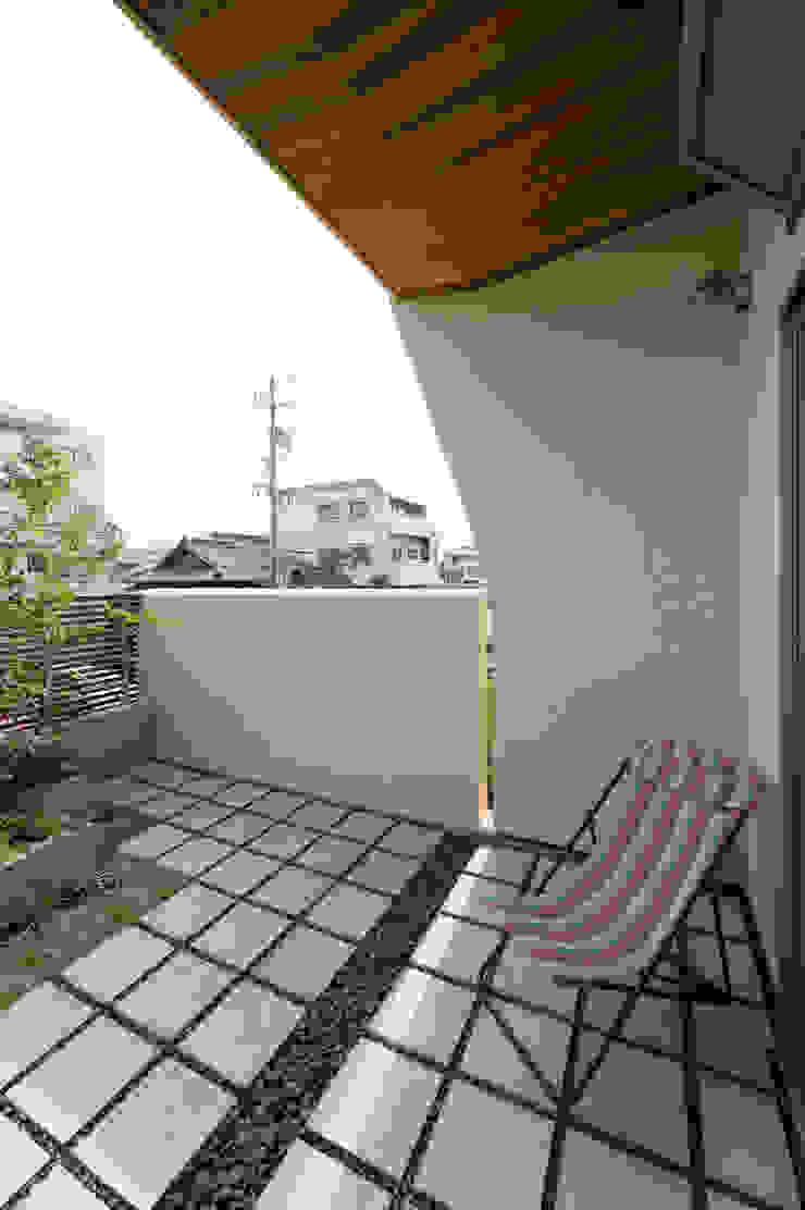 Sakurayama-Architect-Design Modern Terrace