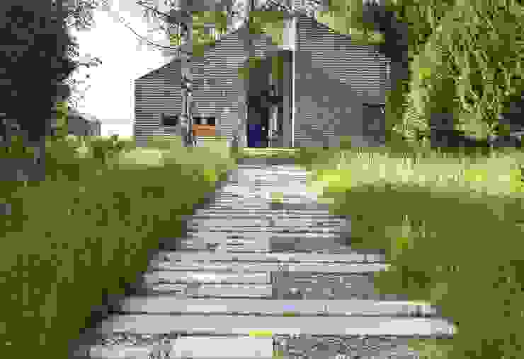 Ansicht Zugang Skandinavischer Garten von architekt stephan maria lang Skandinavisch