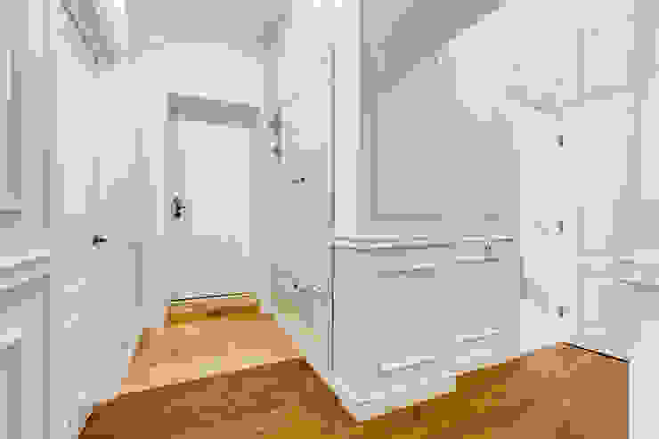 YOUSUPOVA Eclectic style corridor, hallway & stairs