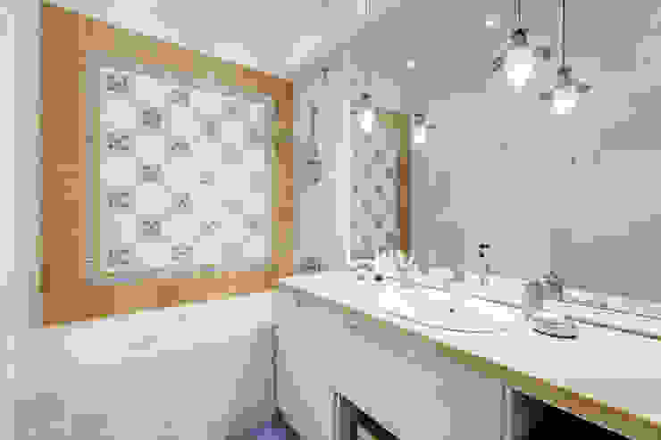 YOUSUPOVA Eclectic style bathroom