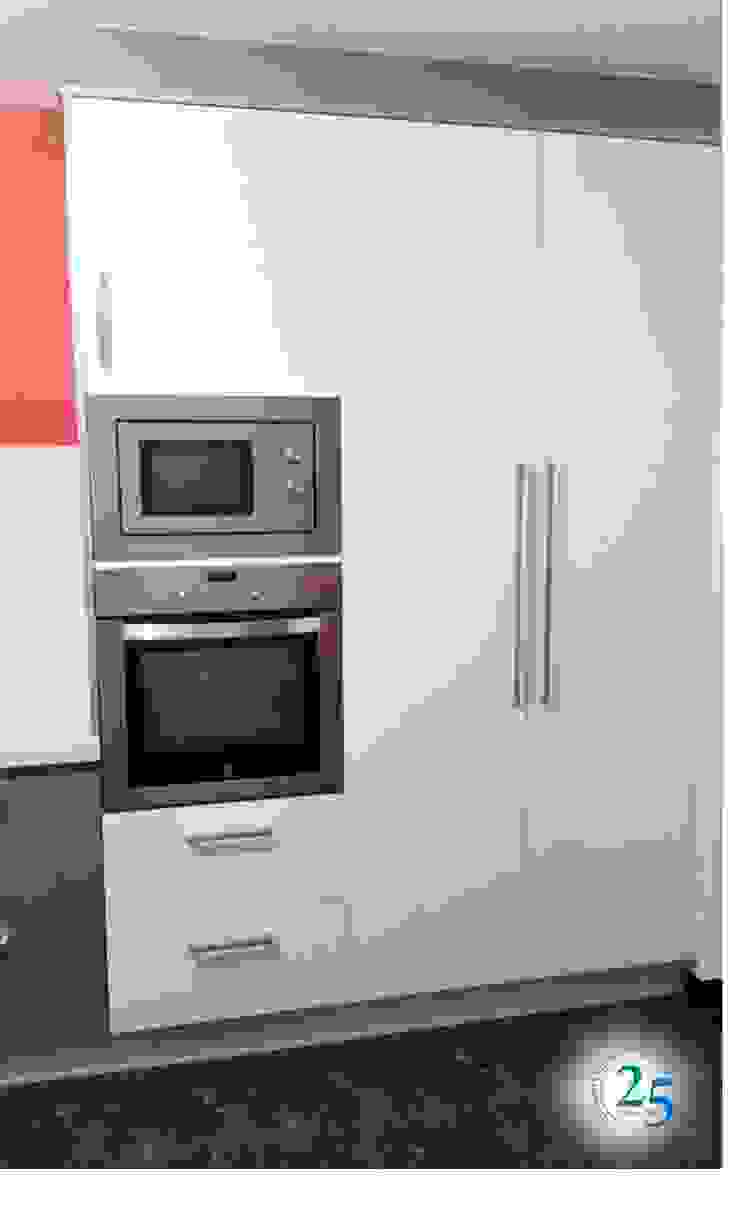 Cocina en FORMICA AR+ BRILLO | homify