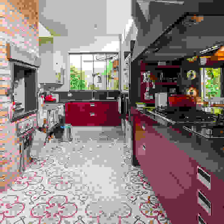 Varanda Gourmet | Campo Grande MS, Camila Tannous Arquitetura & Interiores Camila Tannous Arquitetura & Interiores Eclectic style kitchen