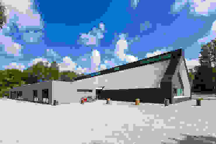 Achterzijde met kantoorruimten BBHD architecten Bedrijfsruimten Exhibitieruimten
