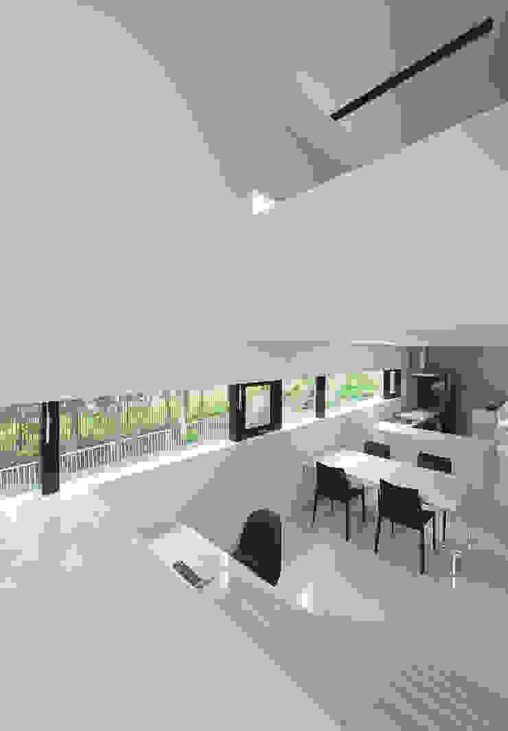 Salas de jantar modernas por 株式会社コウド一級建築士事務所 Moderno