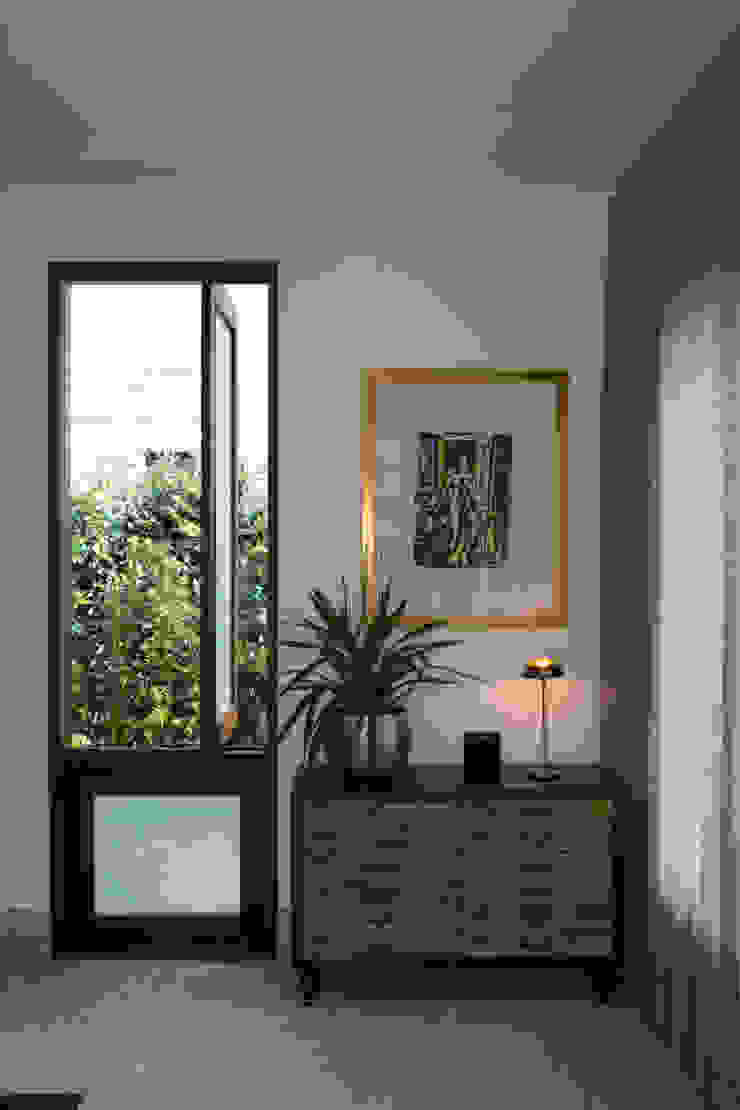 Mutabile Arquitetura Country style corridor, hallway & stairs