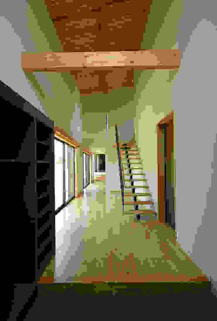 一級建築士事務所アールタイプ Ingresso, Corridoio & Scale in stile moderno