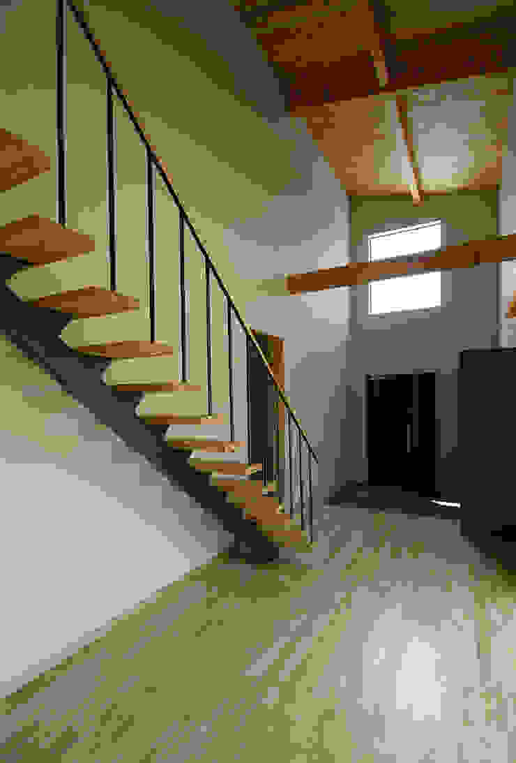 一級建築士事務所アールタイプ Ingresso, Corridoio & Scale in stile moderno