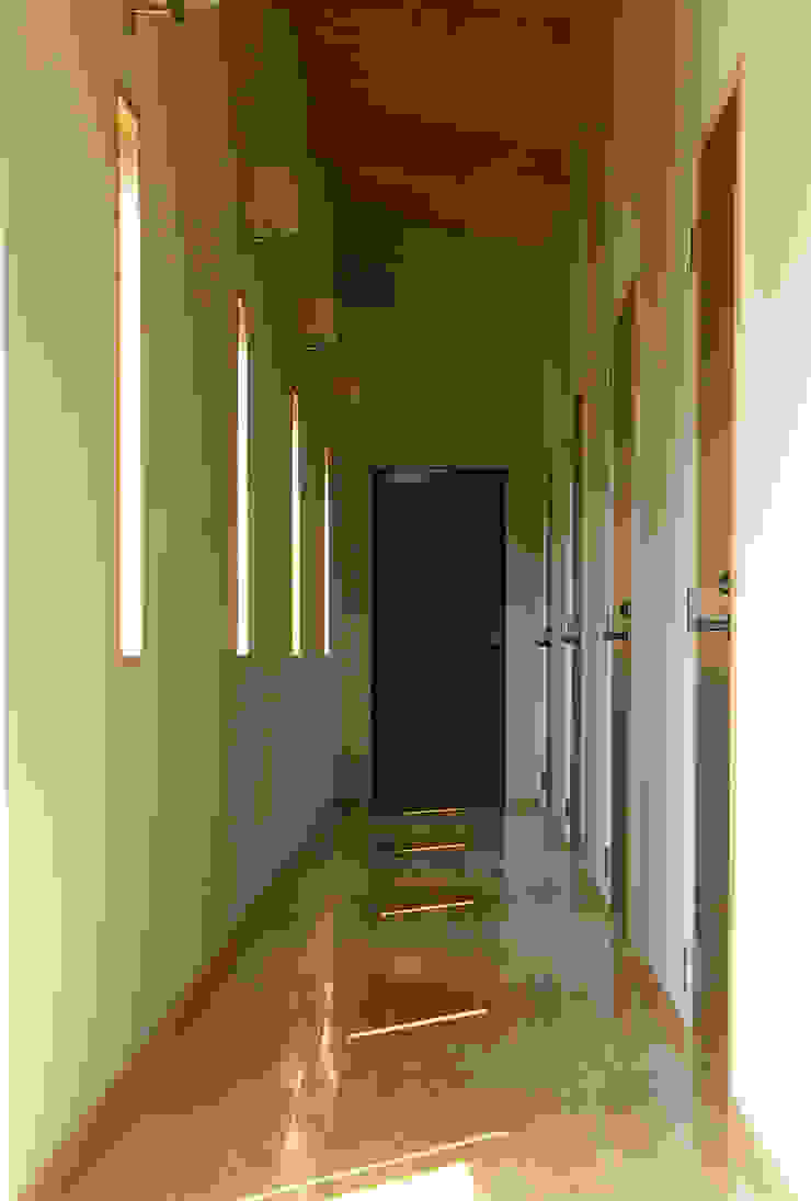 一級建築士事務所アールタイプ Ingresso, Corridoio & Scale in stile moderno