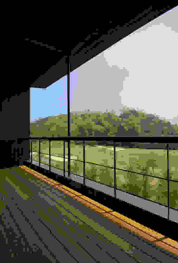 一級建築士事務所アールタイプ Balcone, Veranda & Terrazza in stile moderno