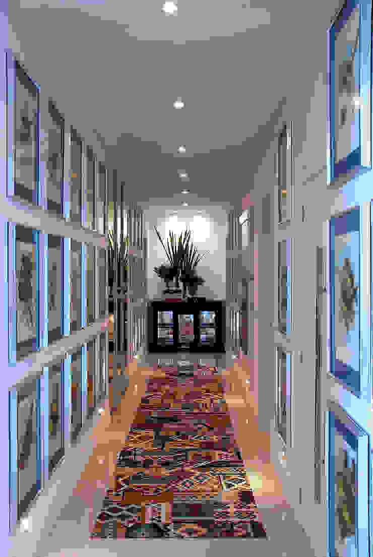 Corredores, halls e escadas clássicos por Luciano Teston Clássico