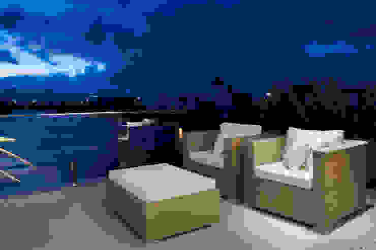 Varandas, marquises e terraços clássicas por Luciano Teston Clássico