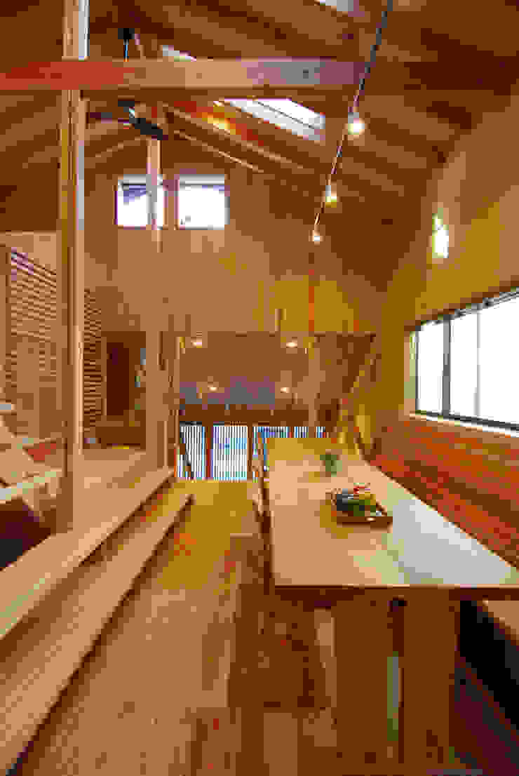 Salas de jantar ecléticas por 豊田空間デザイン室 一級建築士事務所 Eclético