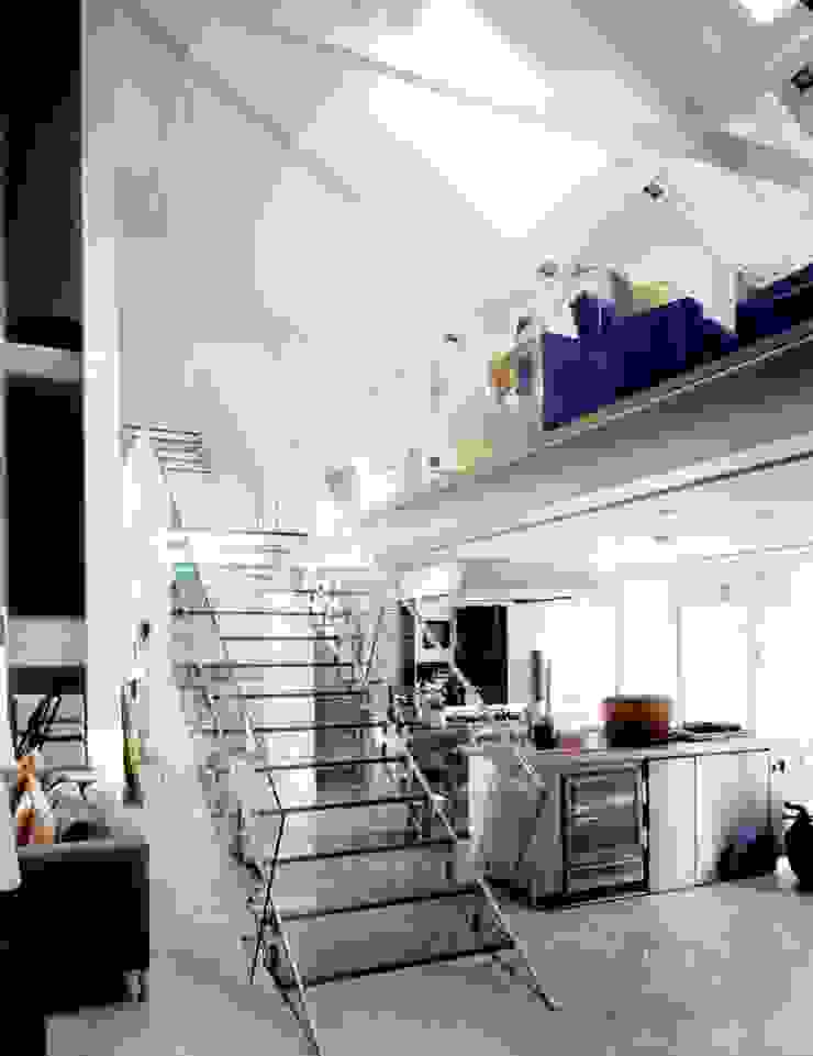 The Art House, reForm Architects reForm Architects Modern corridor, hallway & stairs