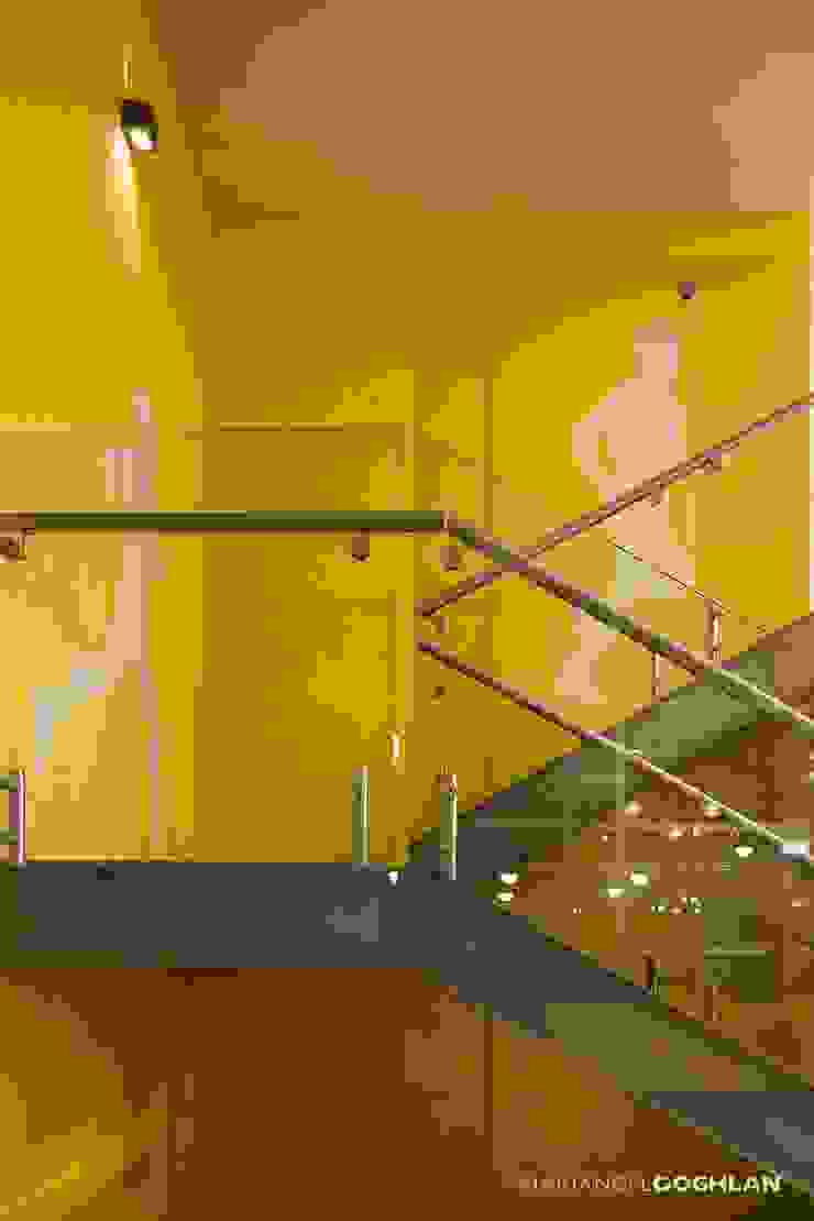 MARIANGEL COGHLAN Nowoczesny korytarz, przedpokój i schody