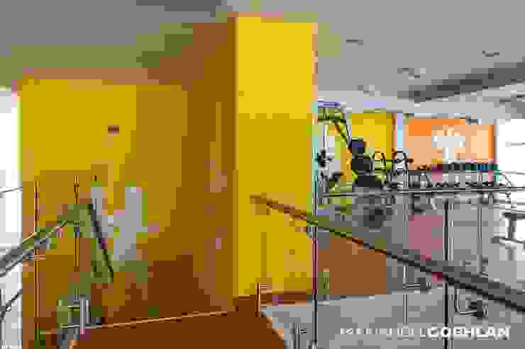 MARIANGEL COGHLAN Nowoczesny korytarz, przedpokój i schody