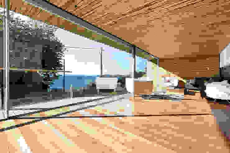 dezanove house designed by iñaki leite - living interior Inaki Leite Design Ltd. Pintu & Jendela Modern