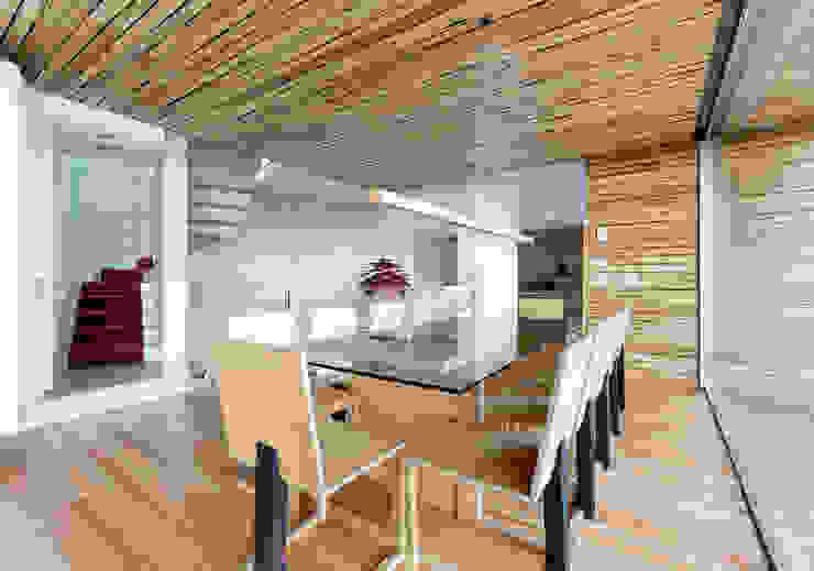 dezanove house designed by iñaki leite - dining Inaki Leite Design Ltd. Dining roomTables