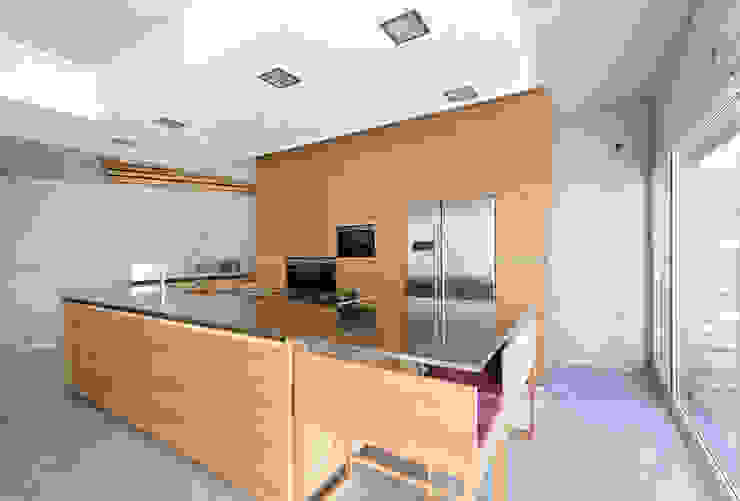 dezanove house designed by iñaki leite - kitchen units Inaki Leite Design Ltd. 모던스타일 주방