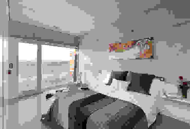 dezanove house designed by iñaki leite - first floor bedroom Inaki Leite Design Ltd. 모던스타일 침실