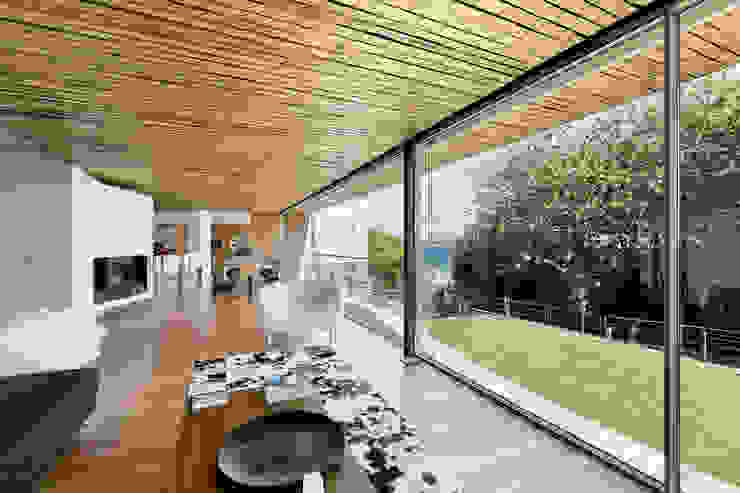 dezanove house designed by iñaki leite - living interior Inaki Leite Design Ltd. 모던스타일 벽지 & 바닥 벽 & 바닥 커버