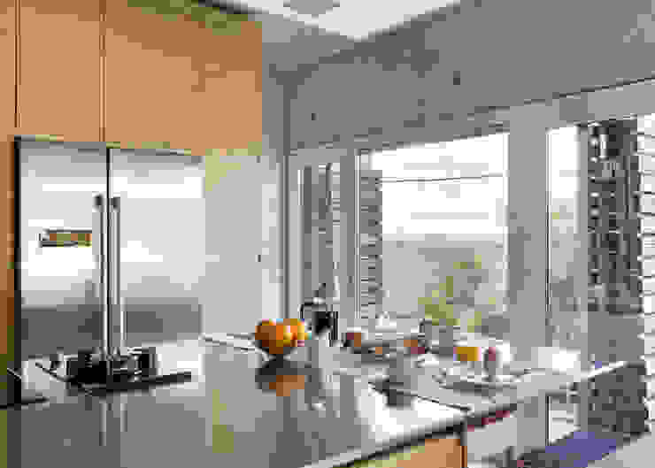 dezanove house designed by iñaki leite - breakfast table Inaki Leite Design Ltd. KitchenBench tops