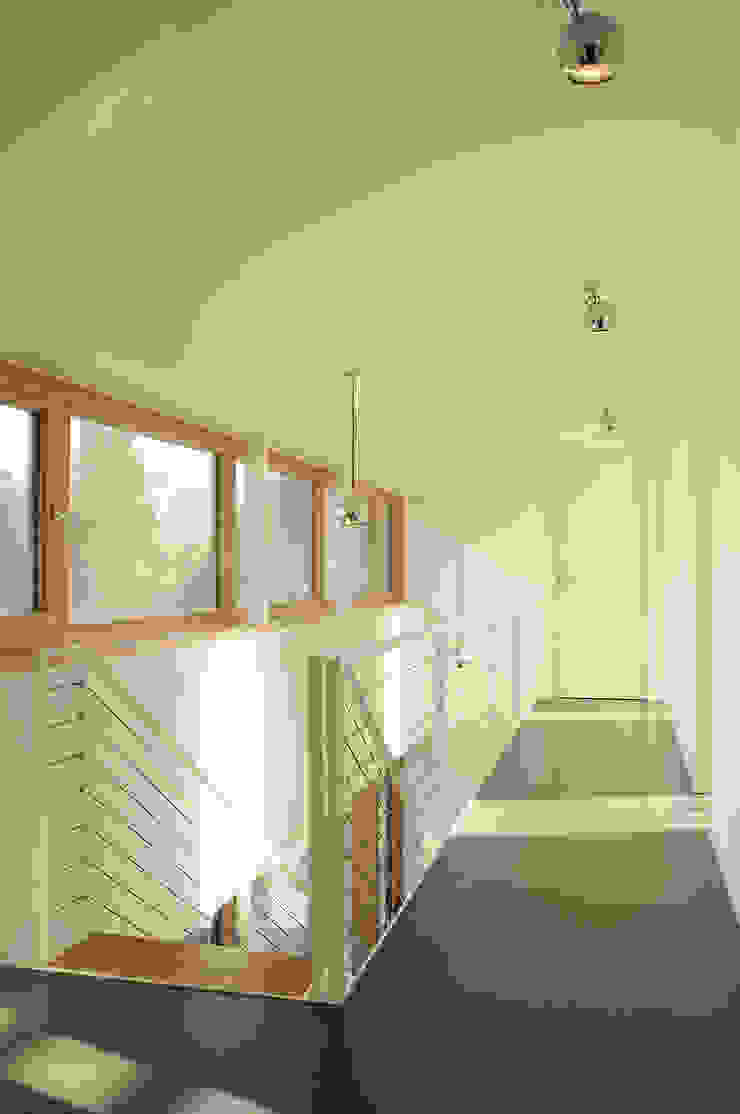 Haus S, JEBENS SCHOOF ARCHITEKTEN BDA JEBENS SCHOOF ARCHITEKTEN BDA Modern Corridor, Hallway and Staircase