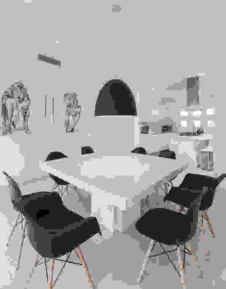 Grupo Arsciniest Minimalist dining room