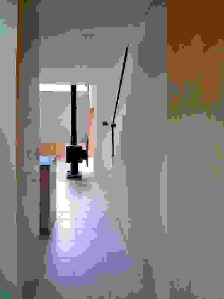 設計事務所アーキプレイス Scandinavian style corridor, hallway& stairs