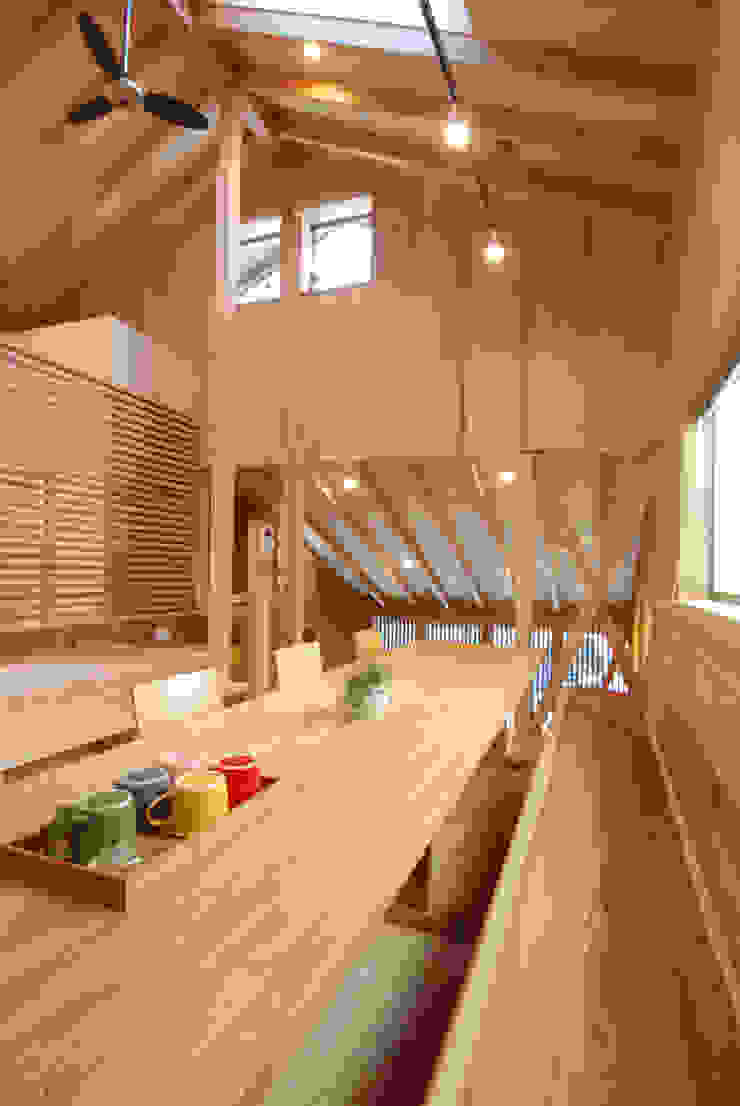 por 豊田空間デザイン室 一級建築士事務所 Eclético