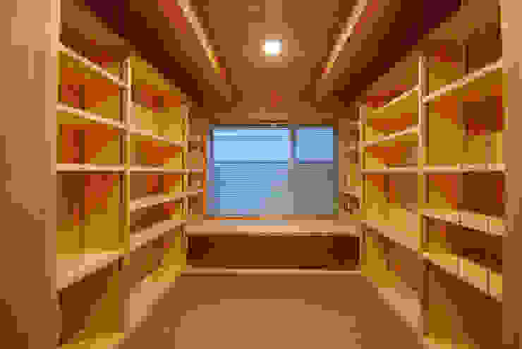 Espaços de trabalho ecléticos por 豊田空間デザイン室 一級建築士事務所 Eclético
