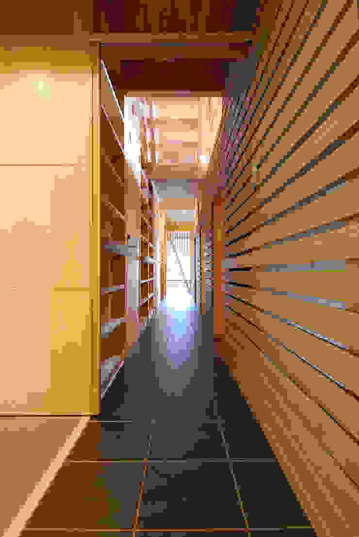 Corredores, halls e escadas ecléticos por 豊田空間デザイン室 一級建築士事務所 Eclético