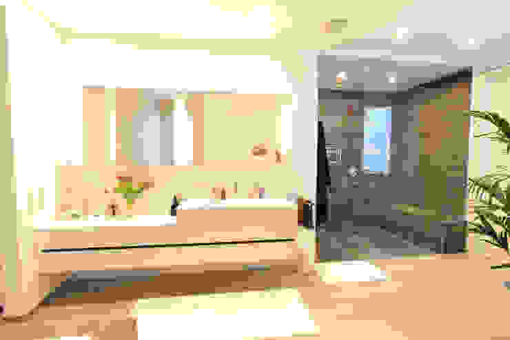 La Casa Wohnbau GmbH Baños modernos