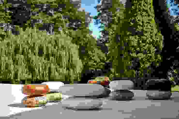 Pebble Stools von Keir Townsend Ltd. Ausgefallen