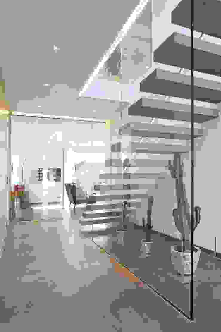 Bauhaus Villa Avantgarde 200 Von Rotzer Ziegel Element Haus Moderner Flur Diele Treppenhaus Von Rotzer Ziegel Element Haus Gmbh Modern Homify