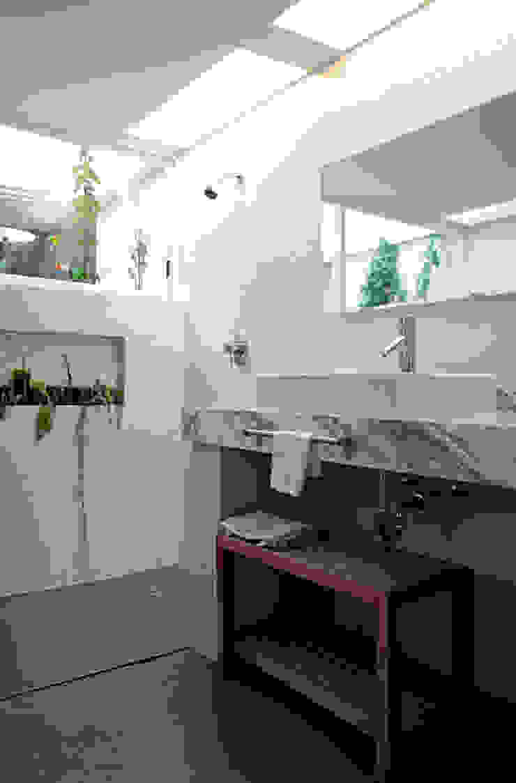 DF ARQUITECTOS Kamar Mandi Modern