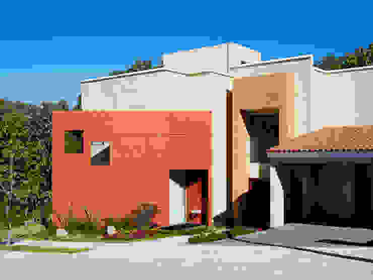 fachada Excelencia en Diseño Casas de estilo moderno