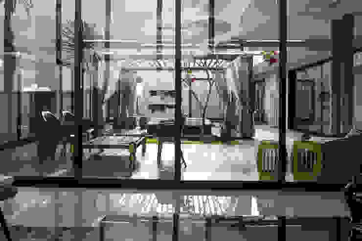 Paisagem refletida RABAIOLI I FREITAS Varandas, alpendres e terraços minimalistas