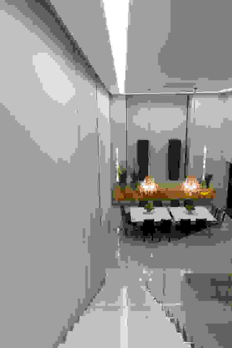 Living RABAIOLI I FREITAS Salas de estar minimalistas