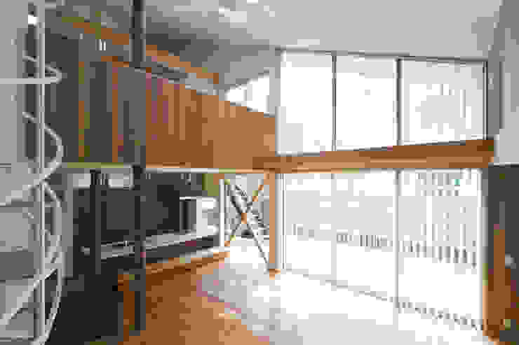 ヒロマ南側 松本剛建築研究室 オリジナルデザインの リビング