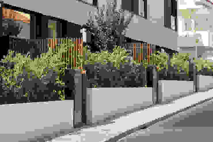 Moradias em banda, Queijas Casas minimalistas por Estúdio Urbano Arquitectos Minimalista