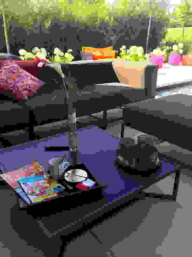 Sichtachsen und strenge Konturen am Feldrand, Ambiente Gartengestaltung Ambiente Gartengestaltung Moderner Garten Blume,Tisch,Anlage,Couch,Möbel,Blumentopf,Tisch im Freien,Rechteck,Gartenmöbel,Schlafcouch