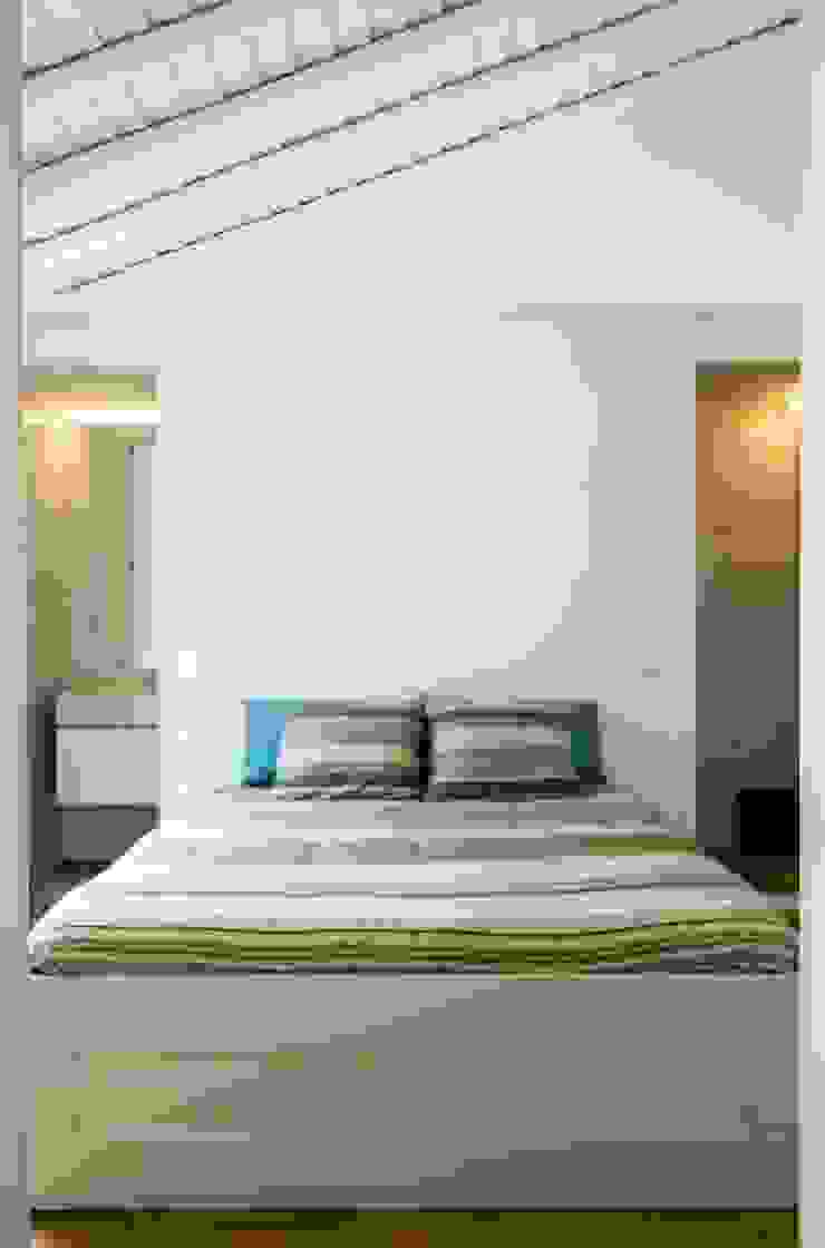 House in Corte Gafo, Mértola Estúdio Urbano Arquitectos Minimalist bedroom