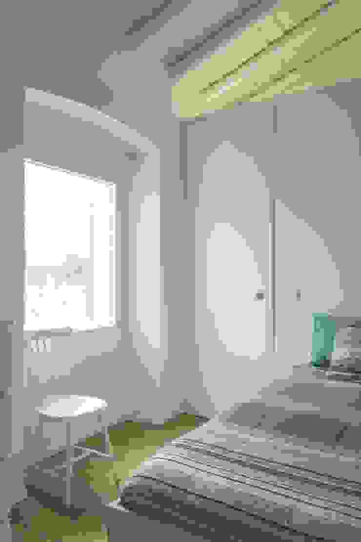 House in Corte Gafo, Mértola Estúdio Urbano Arquitectos Minimalist bedroom