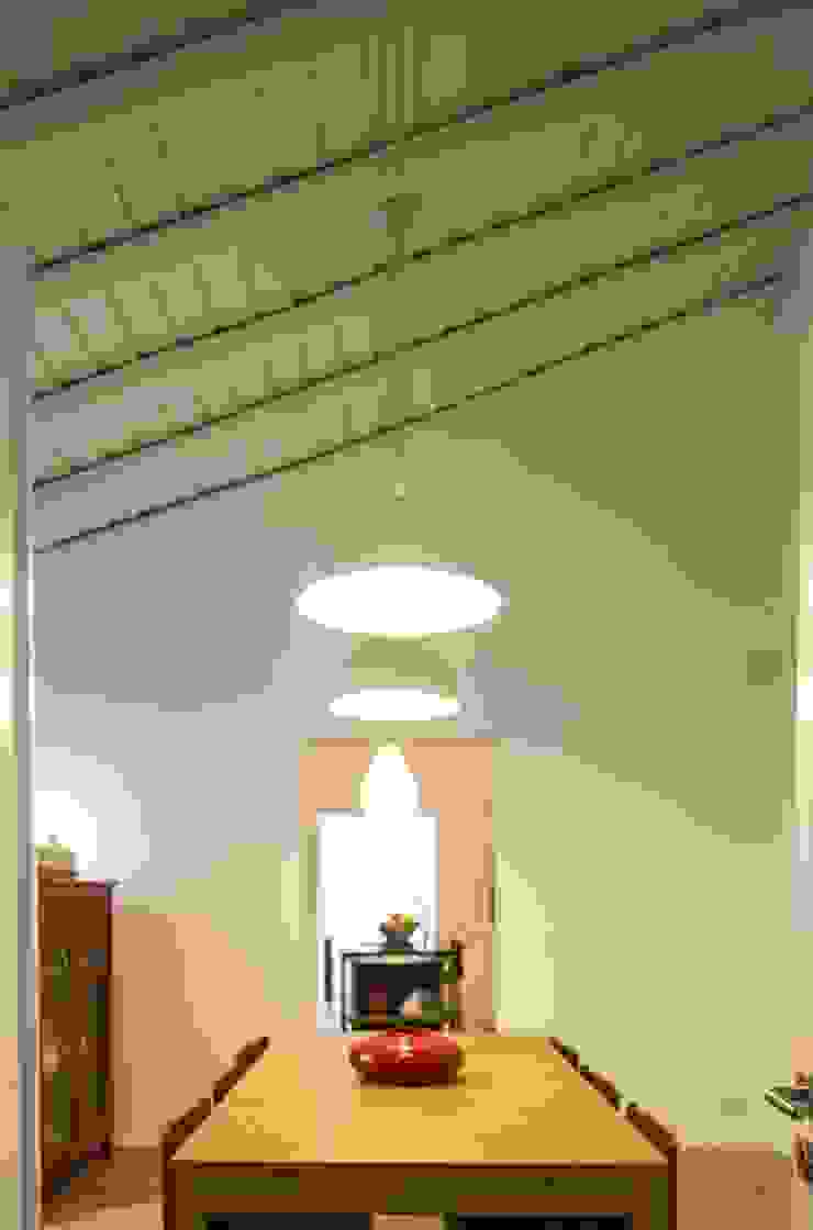 House in Corte Gafo, Mértola Estúdio Urbano Arquitectos Minimalist dining room