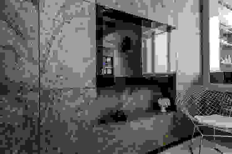 Гостиная для ТВ-проекта "Квартирный вопрос", Михаил Новинский (MNdesign) Михаил Новинский (MNdesign) Minimalist living room
