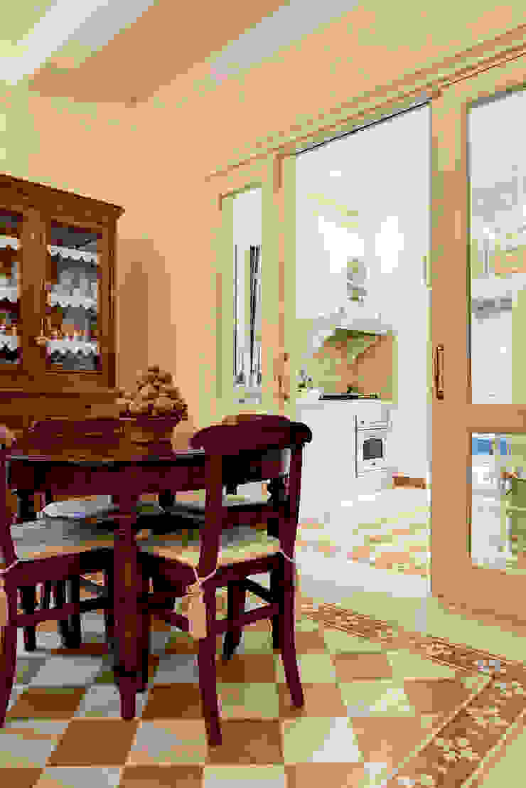 RISANAMENTO CONSERVATIVO DI EDIFICIO RESIDENZIALE, Astudioarchitetti Astudioarchitetti Sala da pranzo in stile classico